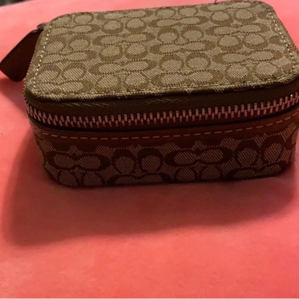 ❤️ Coach Medicine Travel Case 🎉